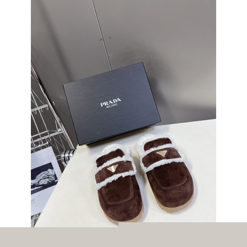 Pra*a slippers